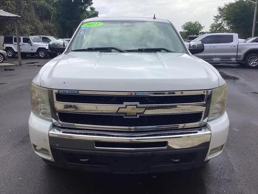 WHITE 2011 Chevrolet Silverado 1500 LT
