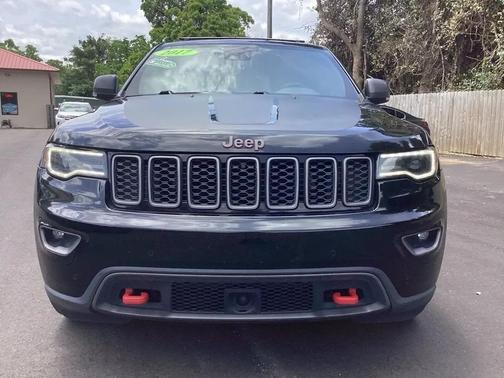 Diamond Black Crystal Pearlcoat 2017 Jeep Grand Cherokee Trailhawk