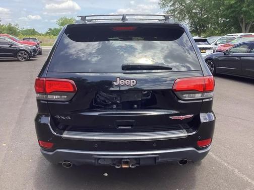 Diamond Black Crystal Pearlcoat 2017 Jeep Grand Cherokee Trailhawk