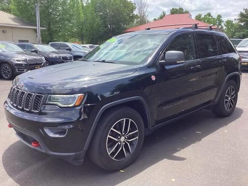 Diamond Black Crystal Pearlcoat 2017 Jeep Grand Cherokee Trailhawk