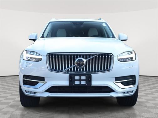 Crystal White Metallic 2023 Volvo XC90 B6 Plus 7-Seater