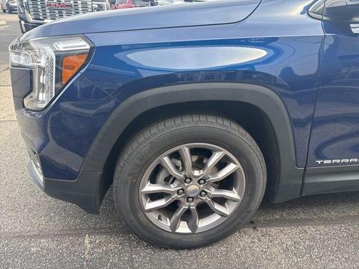 Marine Metallic 2022 GMC Terrain SLT