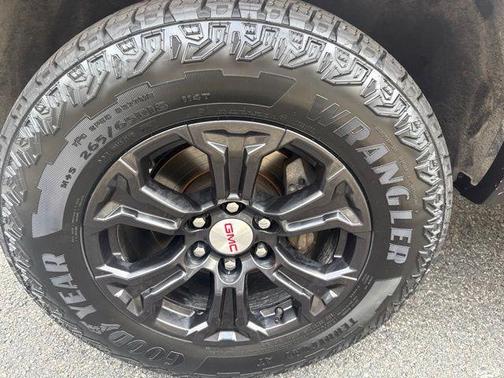 Volcanic Red Tintcoat 2024 GMC Canyon Elevation
