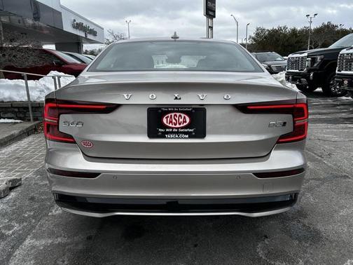 2023 Volvo S60 B5 Plus Dark Theme