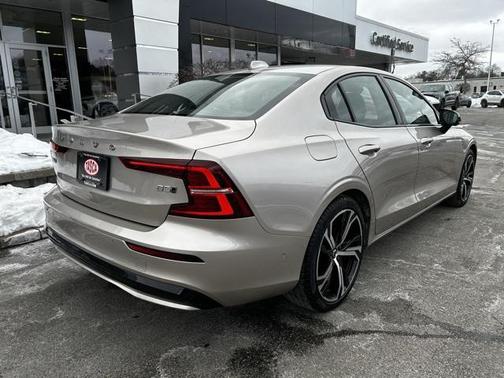 2023 Volvo S60 B5 Plus Dark Theme