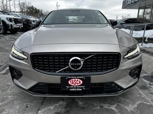 2023 Volvo S60 B5 Plus Dark Theme