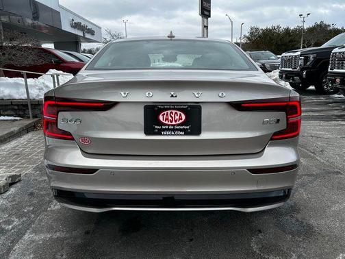 2023 Volvo S60 B5 Plus Dark Theme