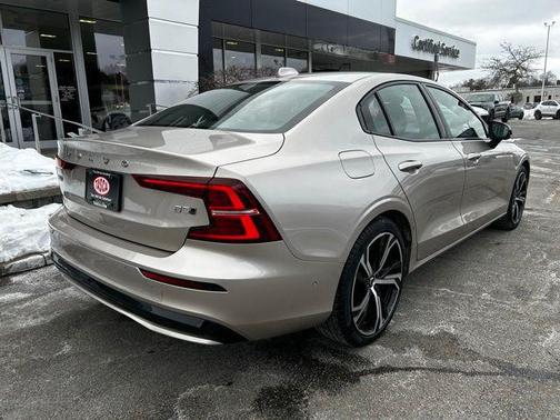 2023 Volvo S60 B5 Plus Dark Theme