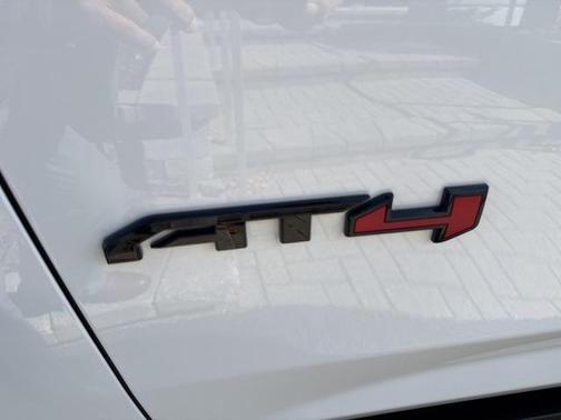 2026 GMC Yukon 4WD AT4