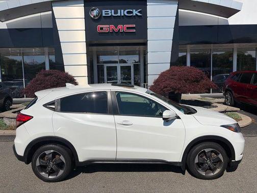 White 2018 Honda HR-V EX