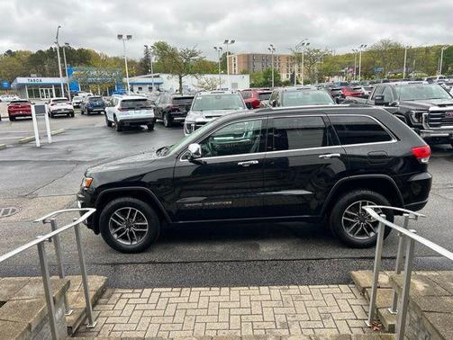 Diamond Black Crystal Pearlcoat 2019 Jeep Grand Cherokee Limited