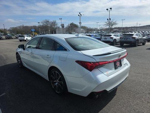 Pearl 2019 Toyota Avalon Touring