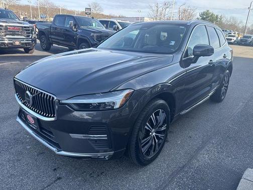 Platinum Gray Metallic 2022 Volvo XC60 B6 Inscription