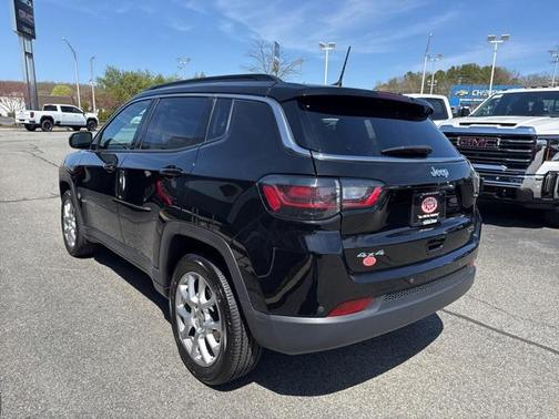 2022 Jeep Compass Latitude Lux