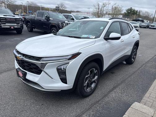 Summit White 2024 Chevrolet Trax LT