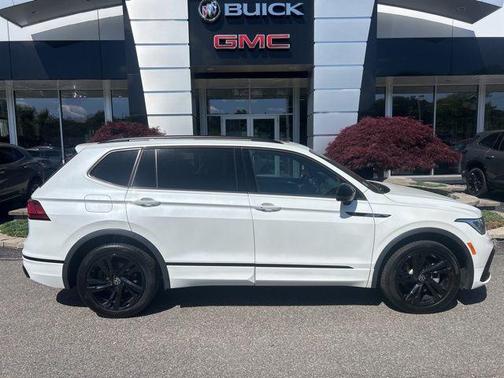 Opal White Pearl 2023 Volkswagen Tiguan 2.0T SE R-Line Black 4MOTION