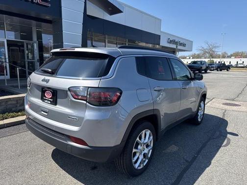 2023 Jeep Compass Latitude Lux