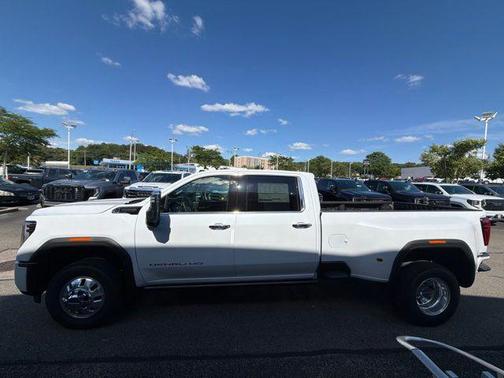 Glacier White Tricoat 2026 GMC Sierra 3500 Denali