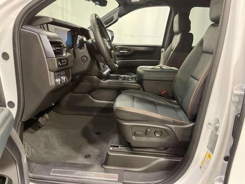 2025 GMC Yukon XL 4WD AT4
