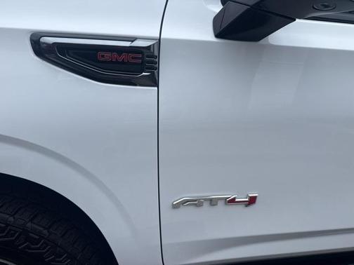 2025 GMC Yukon XL 4WD AT4