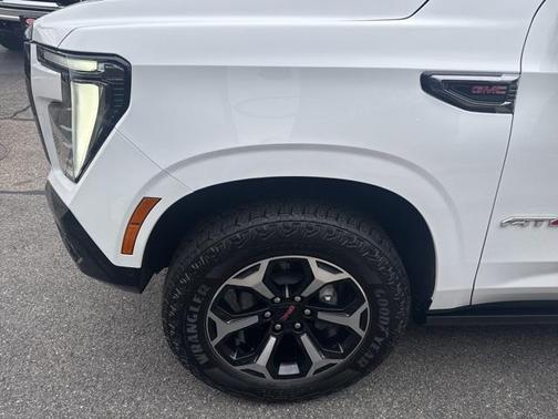 2025 GMC Yukon XL 4WD AT4