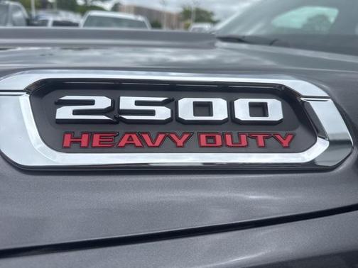 2022 RAM 2500 Tradesman Crew Cab 4x4 6'4' Box