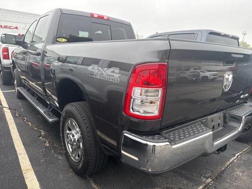 2022 RAM 2500 Tradesman Crew Cab 4x4 6'4' Box