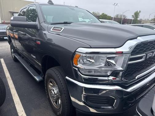 2022 RAM 2500 Tradesman Crew Cab 4x4 6'4' Box