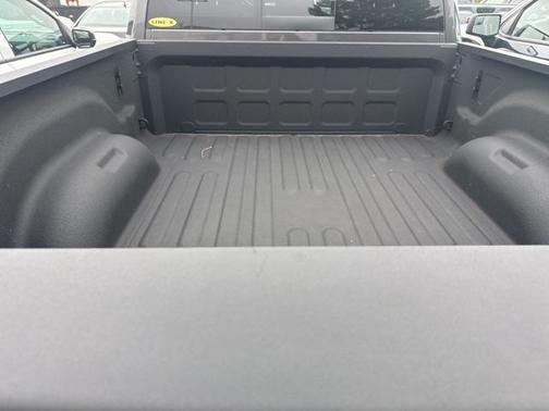 2022 RAM 2500 Tradesman Crew Cab 4x4 6'4' Box