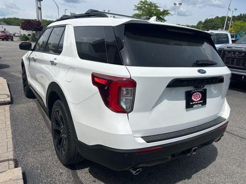 Star White Metallic Tri-Coat 2023 Ford Explorer ST-Line