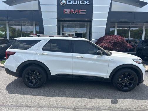 Star White Metallic Tri-Coat 2023 Ford Explorer ST-Line