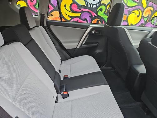 Silver Sky Metallic 2018 Toyota RAV4 XLE