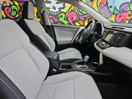 Silver Sky Metallic 2018 Toyota RAV4 XLE