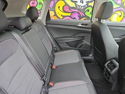 2025 Volkswagen Taos 1.5T SE Black