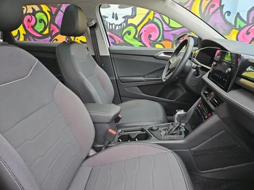 2025 Volkswagen Taos 1.5T SE Black