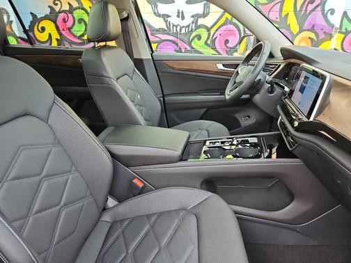 2025 Volkswagen Atlas 2.0T SE w/Technology 4MOTION