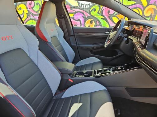 2023 Volkswagen Golf GTI 2.0T SE DSG