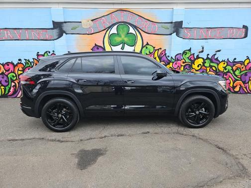 Deep Black Pearl 2025 Volkswagen Atlas Cross Sport 2.0T SEL