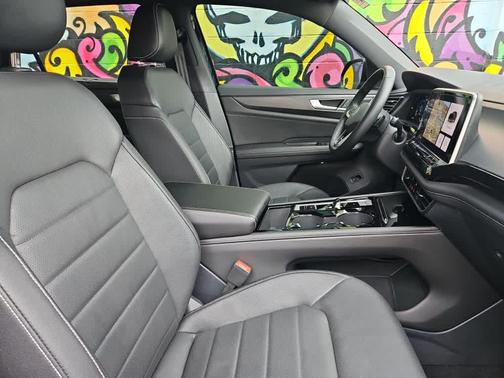Deep Black Pearl 2025 Volkswagen Atlas Cross Sport 2.0T SEL