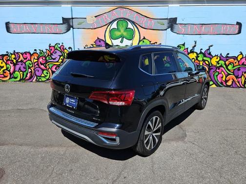Deep Black Pearl 2023 Volkswagen Taos 1.5T SE