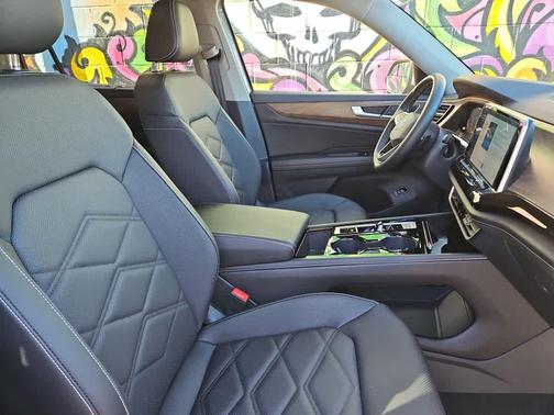 2025 Volkswagen Atlas 2.0T SE w/Technology 4MOTION