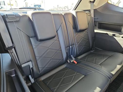 2025 Volkswagen Atlas 2.0T SE w/Technology 4MOTION