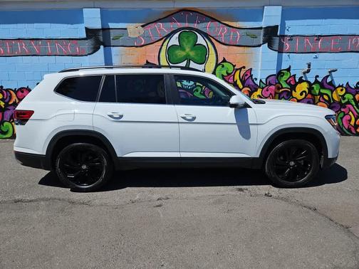 Pure White 2023 Volkswagen Atlas 3.6L SE w/Technology
