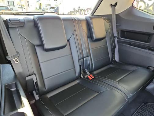 Pure White 2023 Volkswagen Atlas 3.6L SE w/Technology