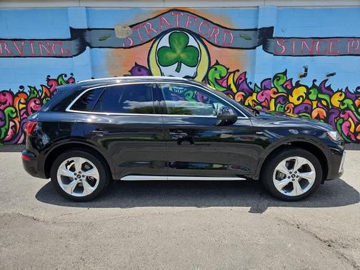 Mythos Black Metallic 2023 Audi Q5 45 S line Premium Plus