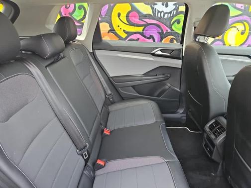 Deep Black Pearl 2023 Volkswagen Taos 1.5T SE
