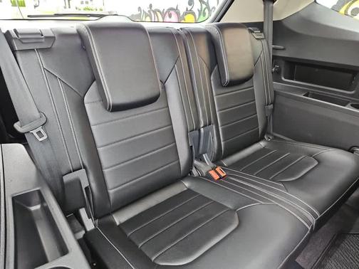 Opal White Pearl 2024 Volkswagen Atlas 2.0T SEL