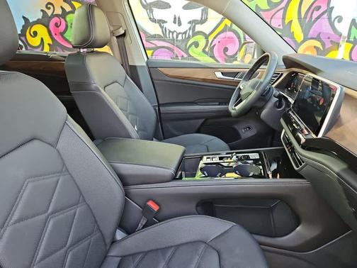 2025 Volkswagen Atlas 2.0T SE w/Technology 4MOTION