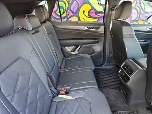 2025 Volkswagen Atlas Cross Sport 2.0T SE w/Technology 4MOTION