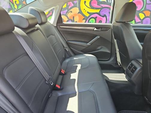 2020 Volkswagen Passat 2.0T R-Line